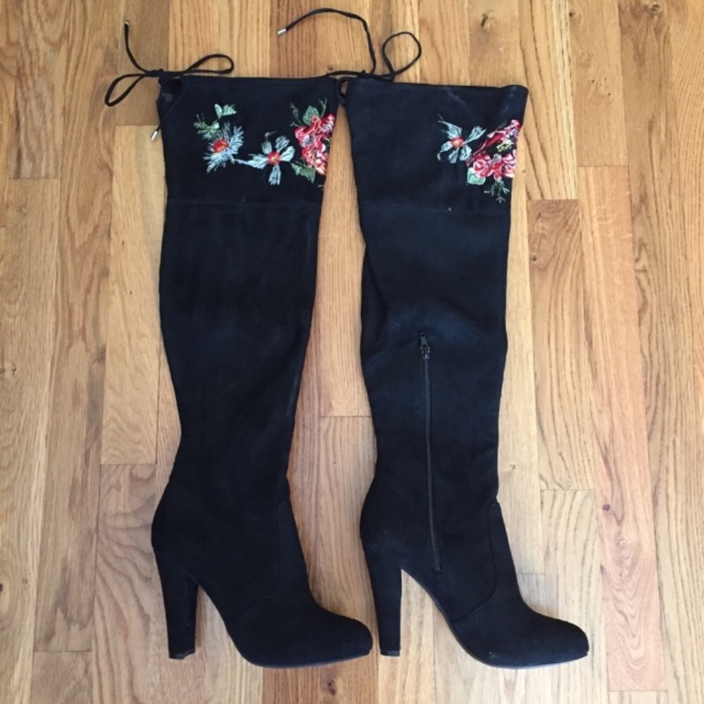 [8] Suede embroidered over the knee boots